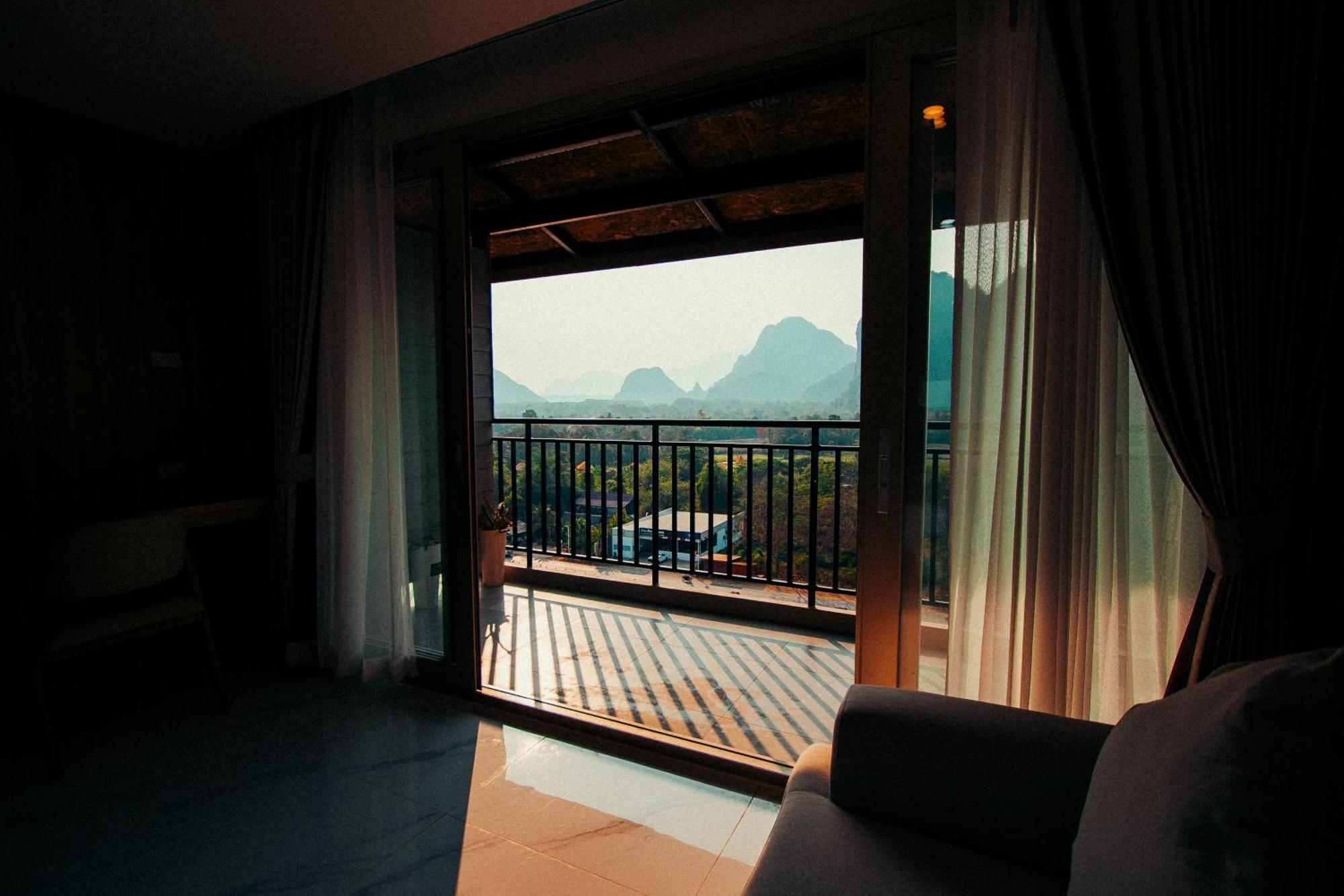The Elephant Crossing Hotel Vang Vieng Exterior photo