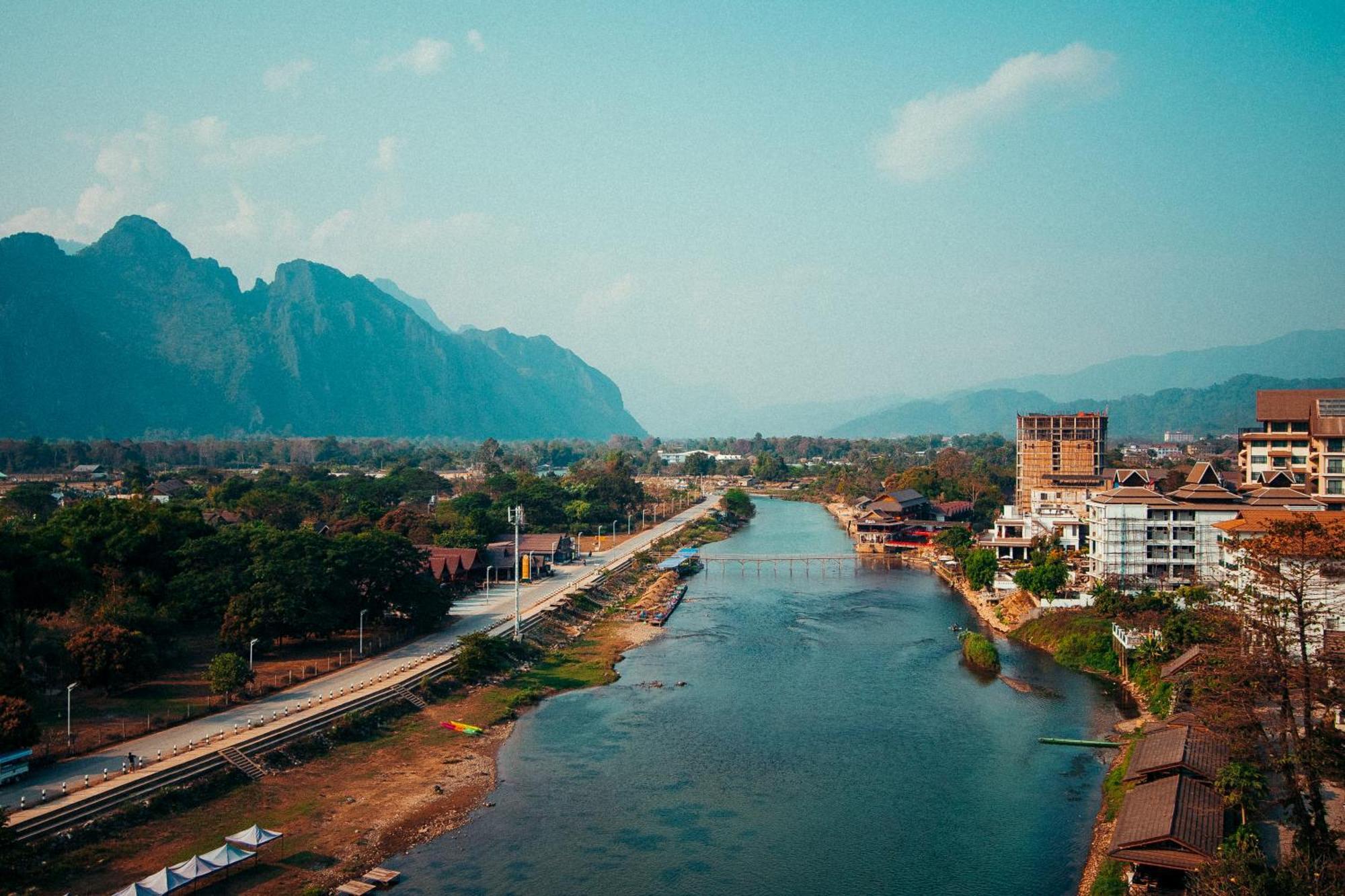 The Elephant Crossing Hotel Vang Vieng Exterior photo