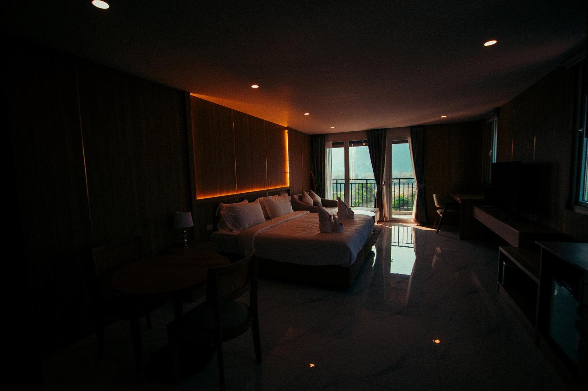 The Elephant Crossing Hotel Vang Vieng Exterior photo