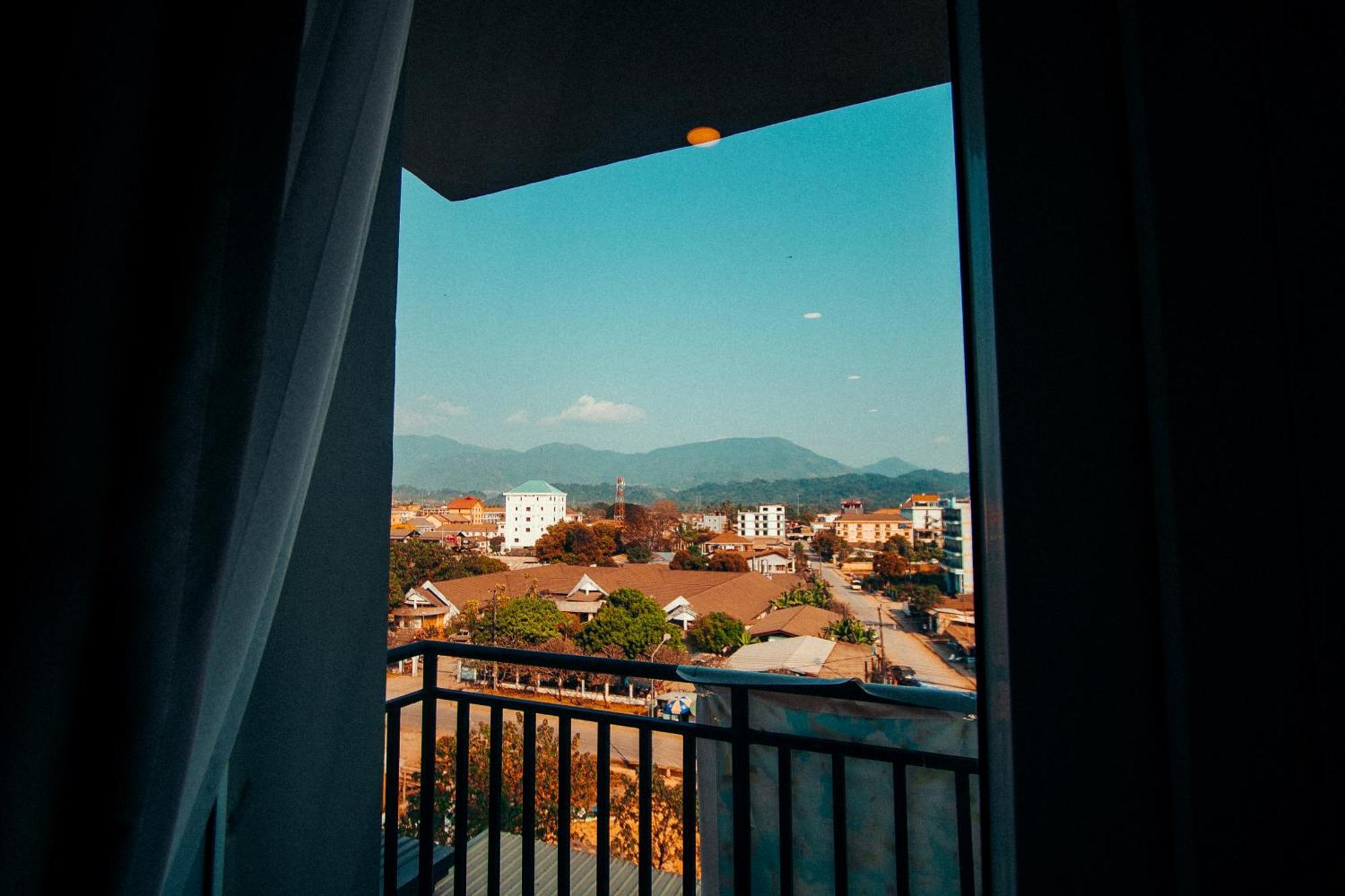The Elephant Crossing Hotel Vang Vieng Exterior photo