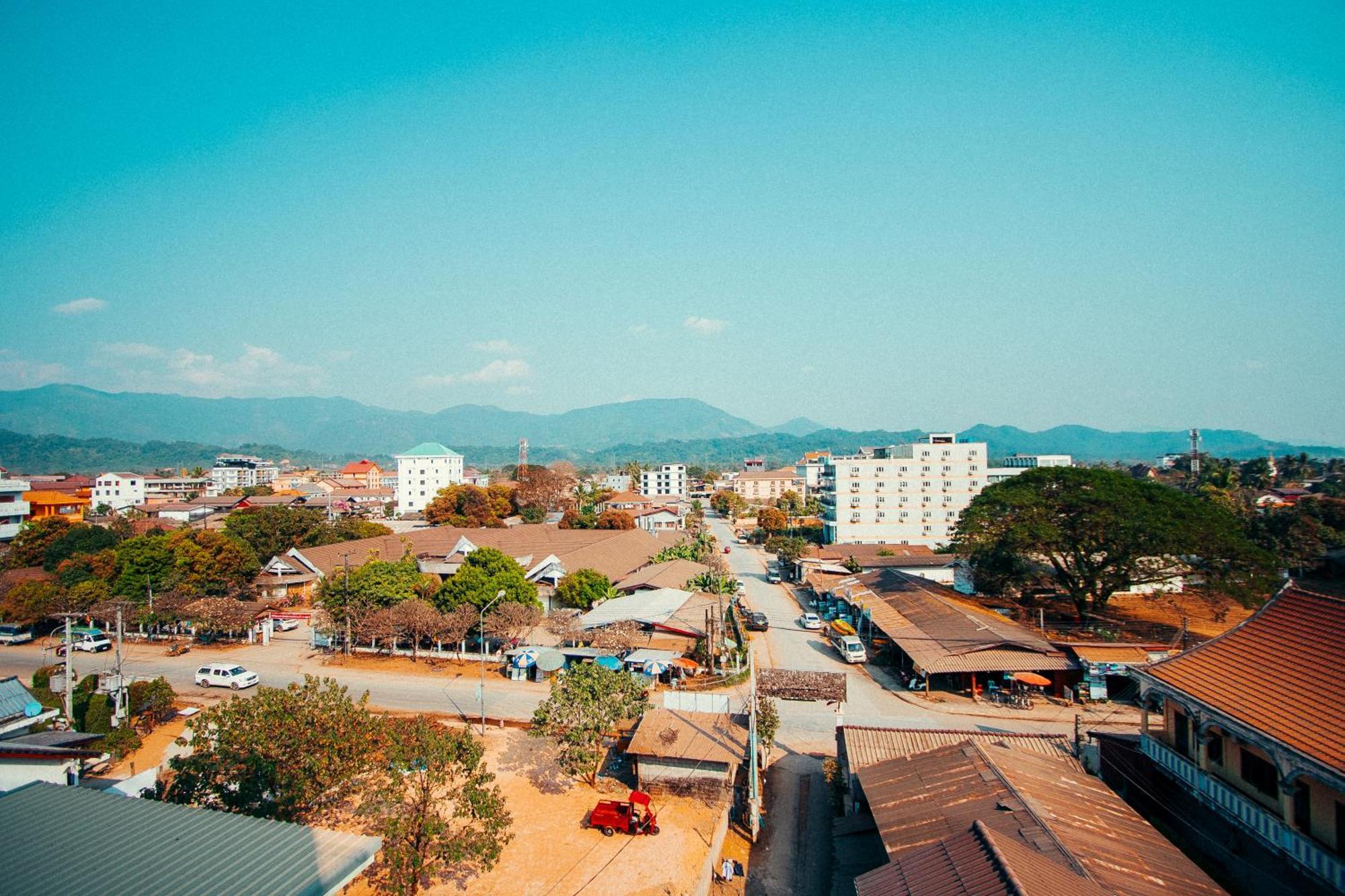 The Elephant Crossing Hotel Vang Vieng Exterior photo